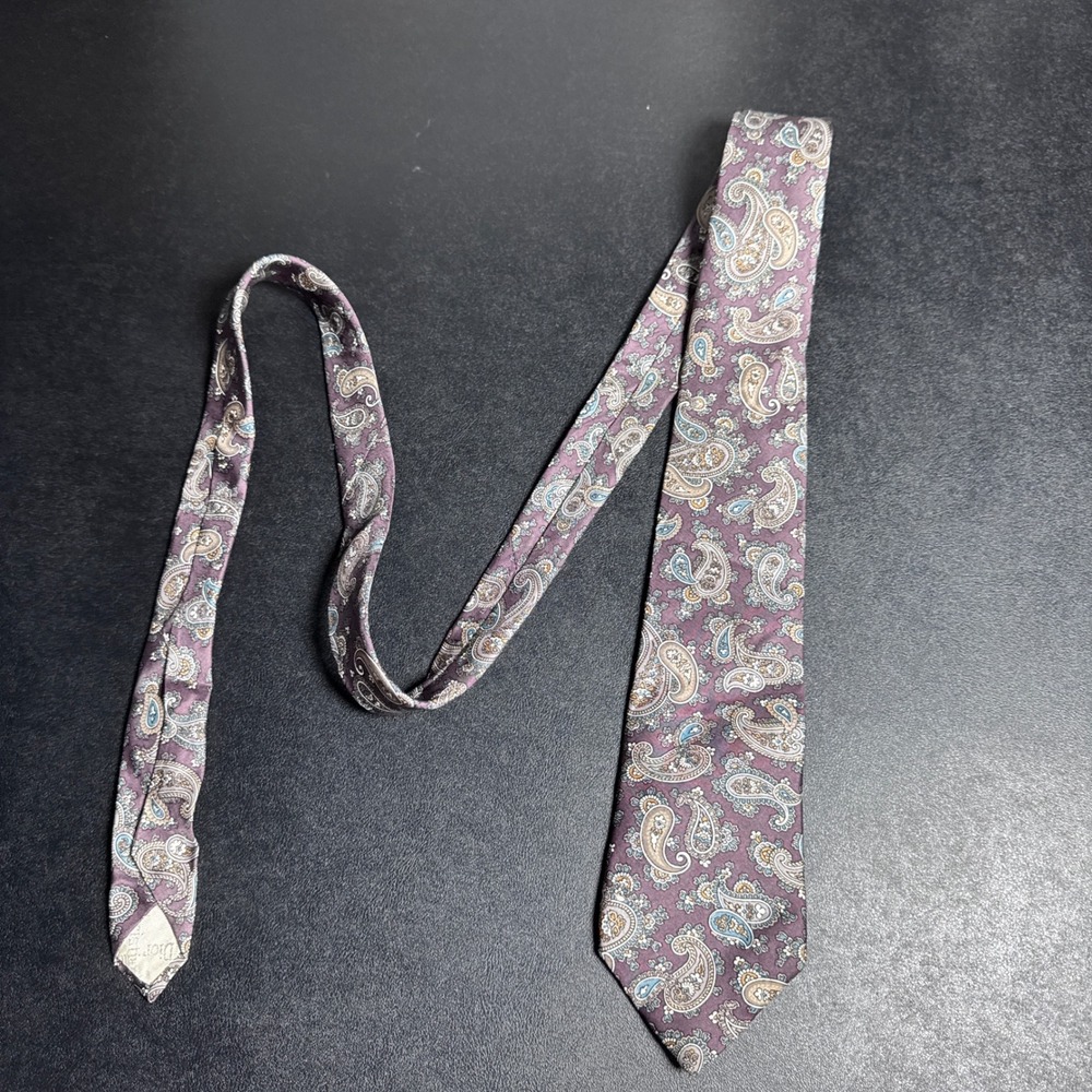 Christian Dior Necktie Mens OS Purple‎ Paisley Silk Vintage Made in USA 3.25"
